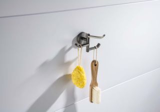 Крючок тройной Aquatek Бетта AQ4632BGM шлифованный чёрный хром